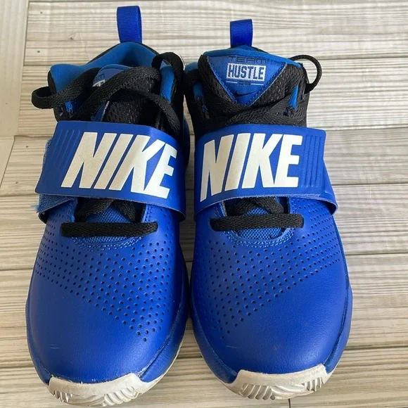 Nike Basketball Shoes - Picture 5 of 7